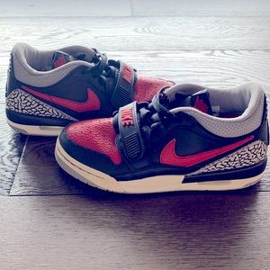 Jordan Legacy Boys Shoes (Low)